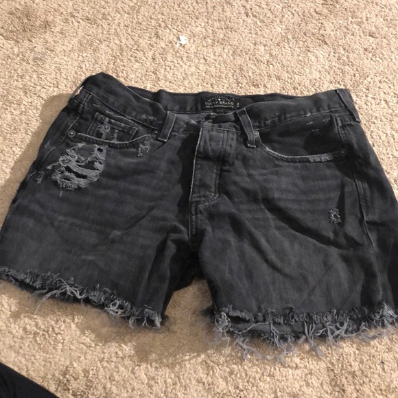 black boyfriend shorts